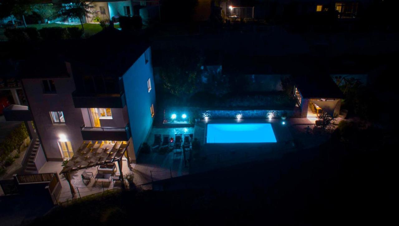 Hill Apartment With Private Pool Kucine Bagian luar foto
