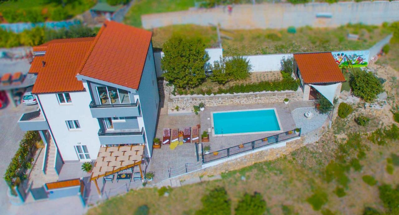 Hill Apartment With Private Pool Kucine Bagian luar foto