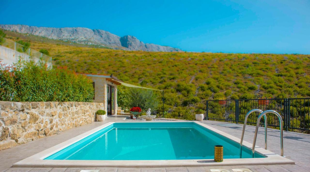 Hill Apartment With Private Pool Kucine Bagian luar foto