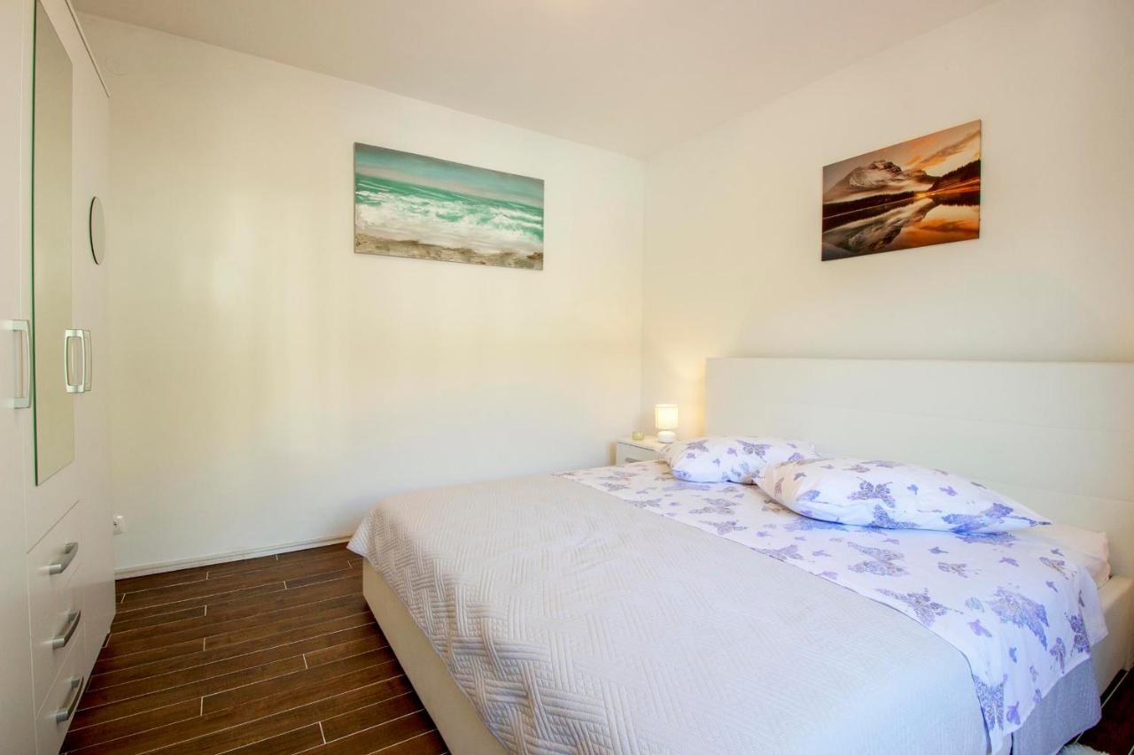 Hill Apartment With Private Pool Kucine Bagian luar foto