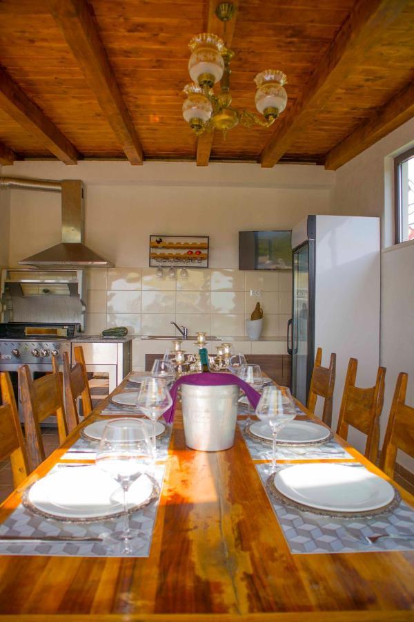 Hill Apartment With Private Pool Kucine Bagian luar foto