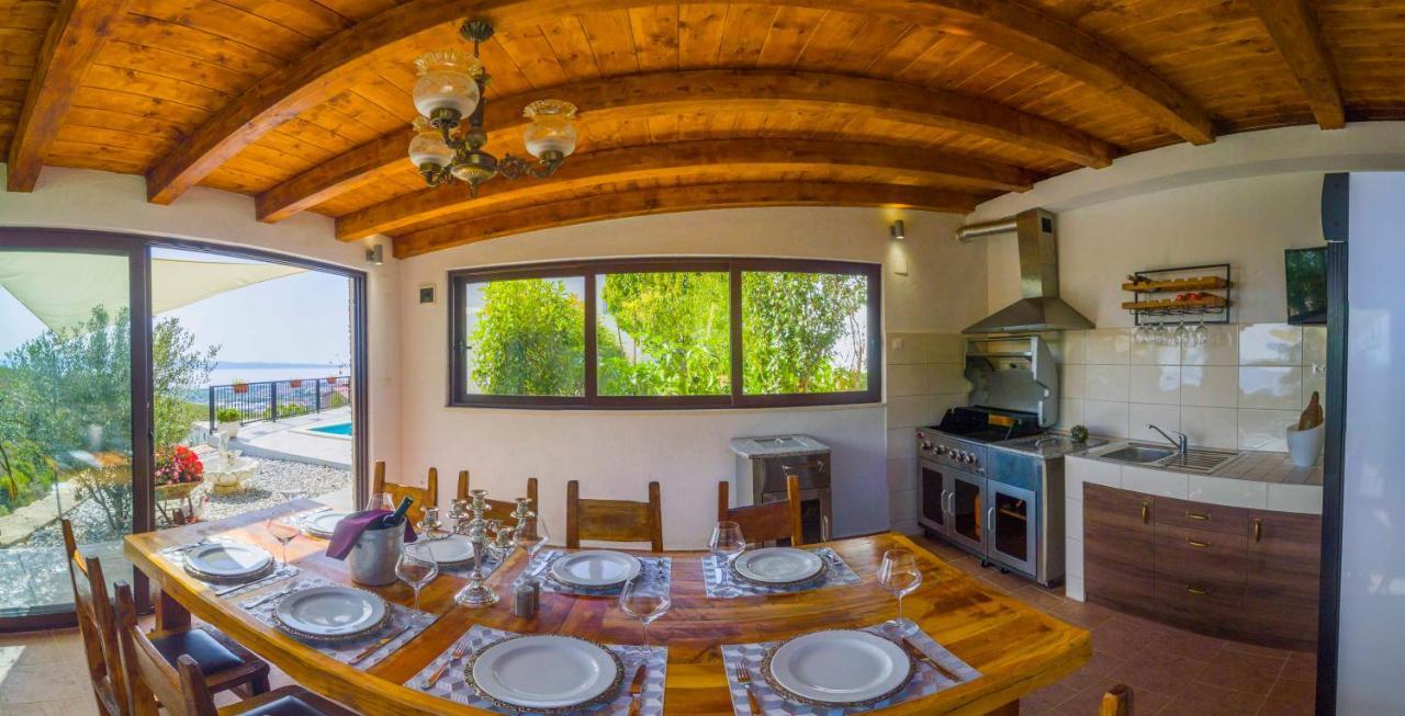 Hill Apartment With Private Pool Kucine Bagian luar foto