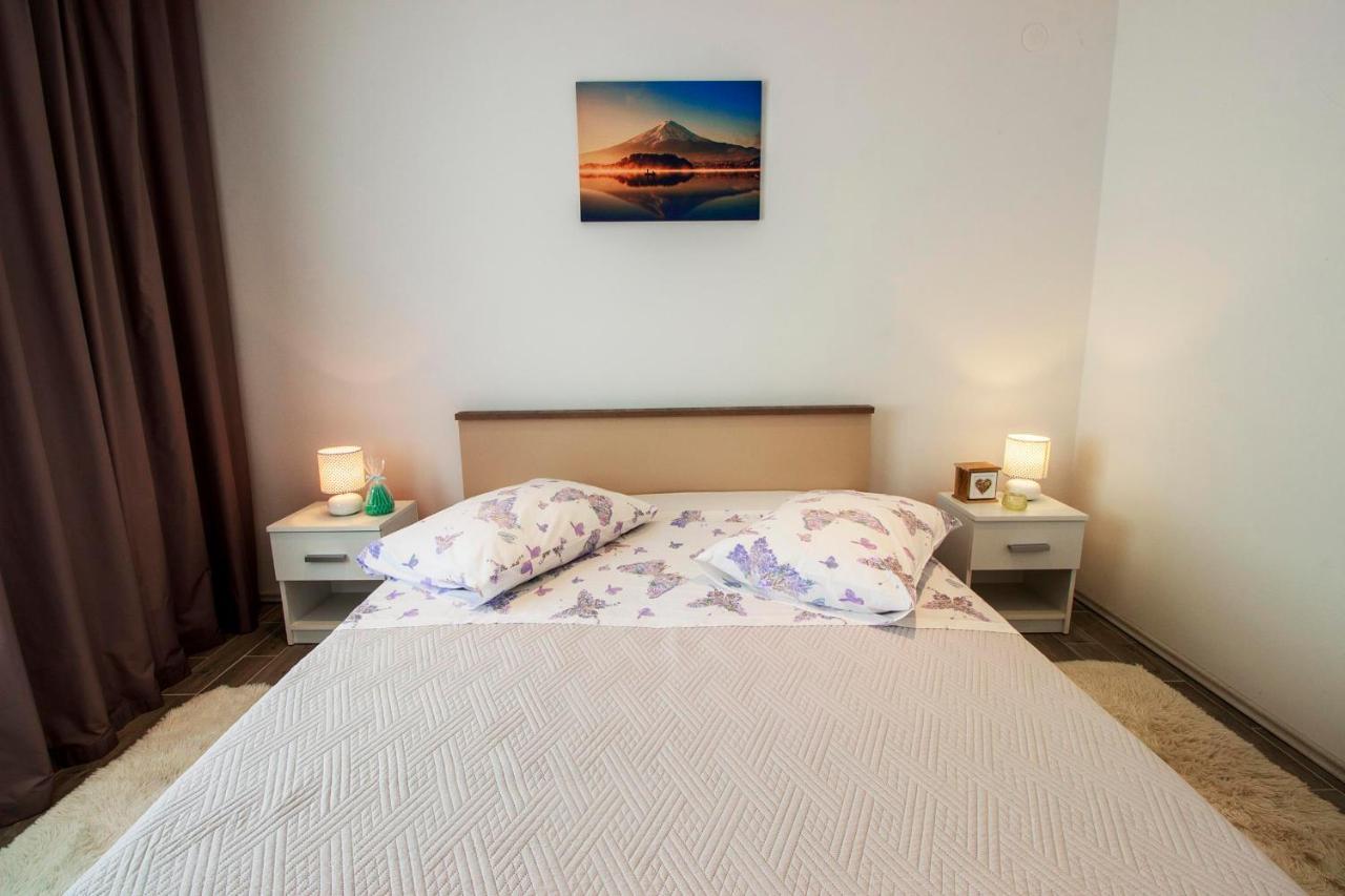 Hill Apartment With Private Pool Kucine Bagian luar foto