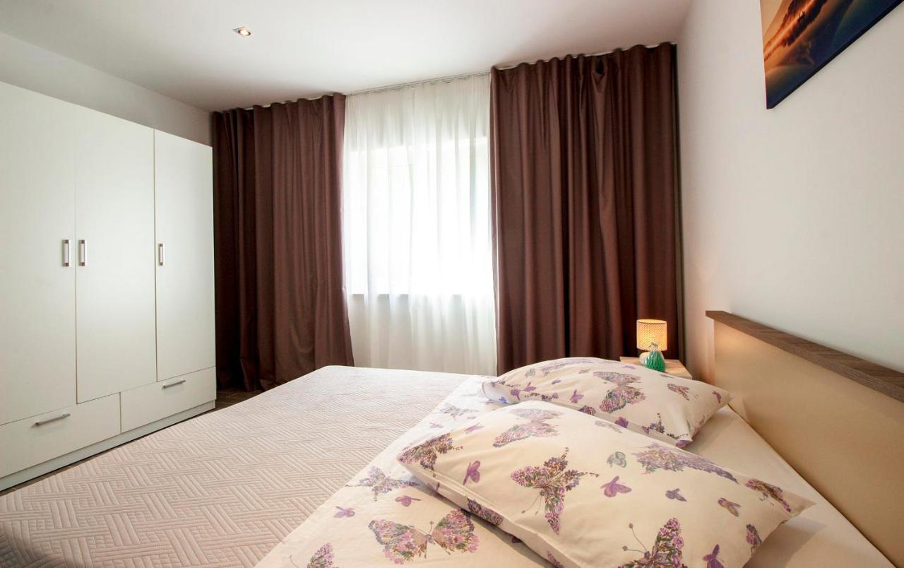 Hill Apartment With Private Pool Kucine Bagian luar foto