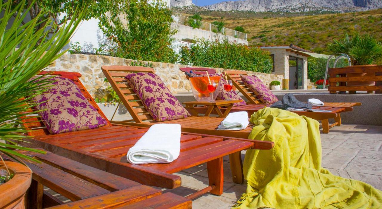 Hill Apartment With Private Pool Kucine Bagian luar foto