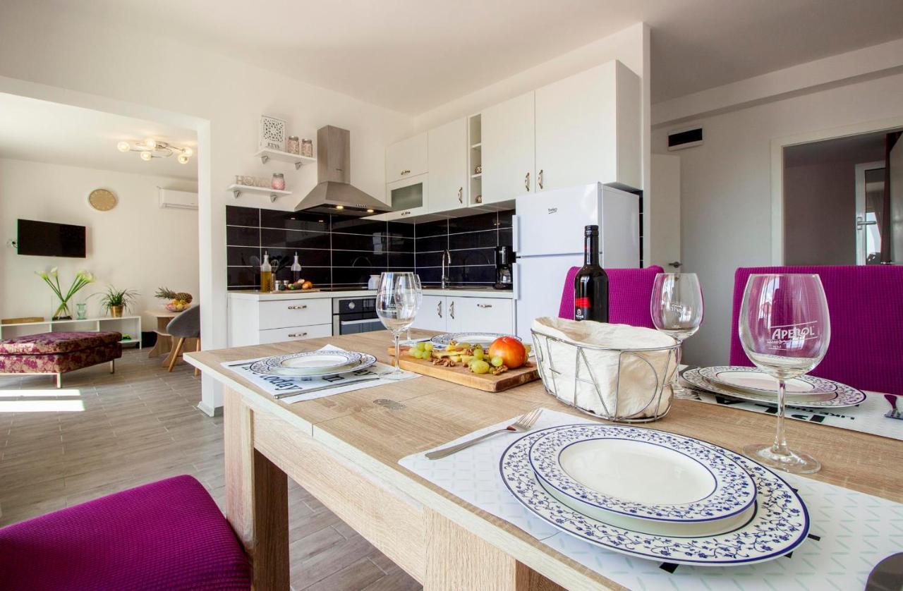 Hill Apartment With Private Pool Kucine Bagian luar foto